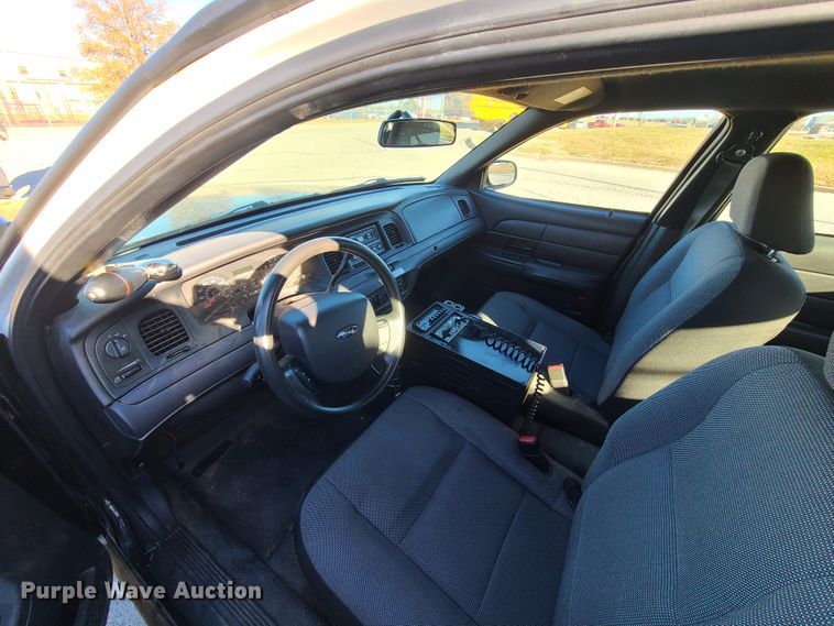 image for item HM9836 2006 Ford Crown Victoria Police Interceptor