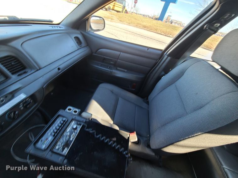 image for item HM9836 2006 Ford Crown Victoria Police Interceptor