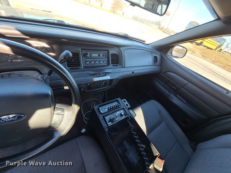 image for item HM9836 2006 Ford Crown Victoria Police Interceptor