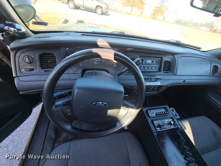 image for item HM9836 2006 Ford Crown Victoria Police Interceptor