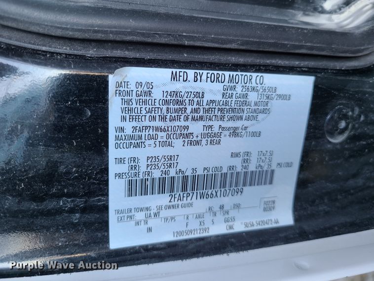 image for item HM9836 2006 Ford Crown Victoria Police Interceptor