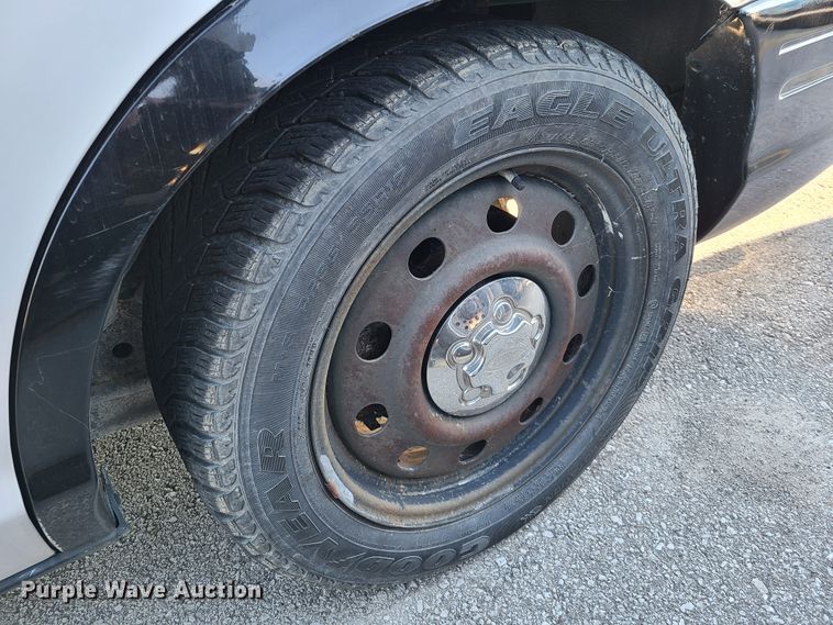 image for item HM9836 2006 Ford Crown Victoria Police Interceptor