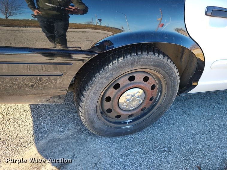 image for item HM9836 2006 Ford Crown Victoria Police Interceptor