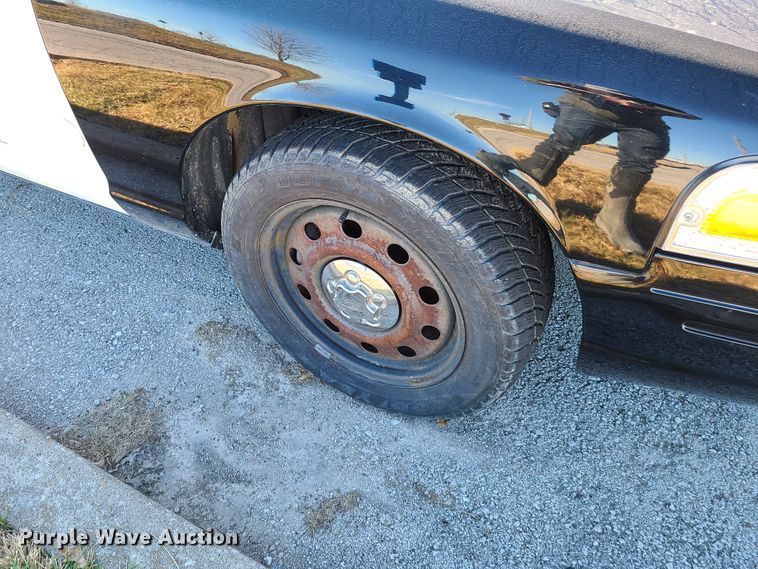 image for item HM9836 2006 Ford Crown Victoria Police Interceptor