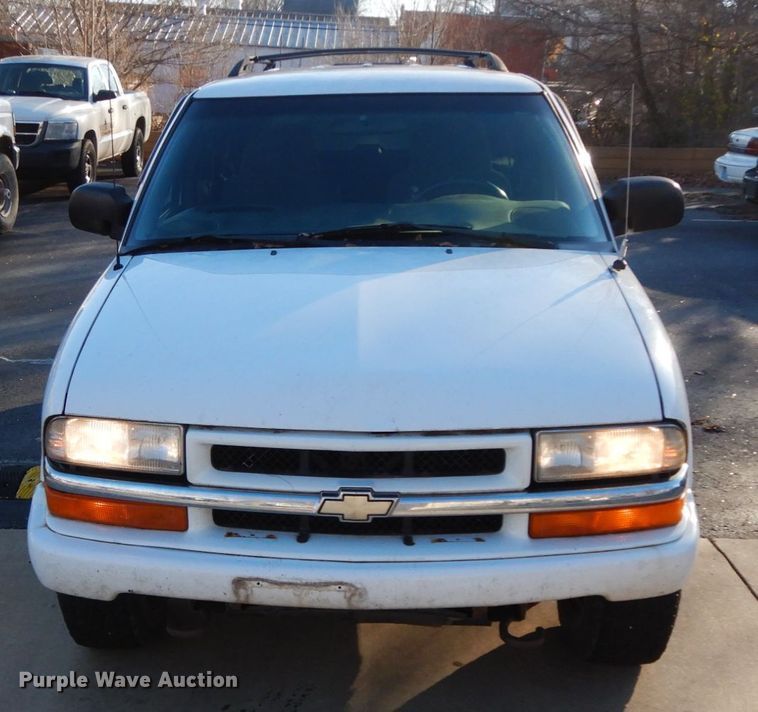 image for item HP9111 2002 Chevrolet Blazer LS  SUV