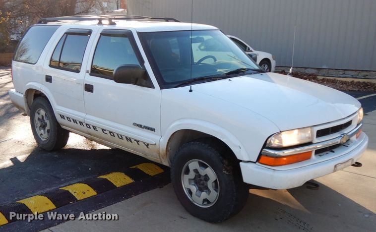 image for item HP9111 2002 Chevrolet Blazer LS  SUV