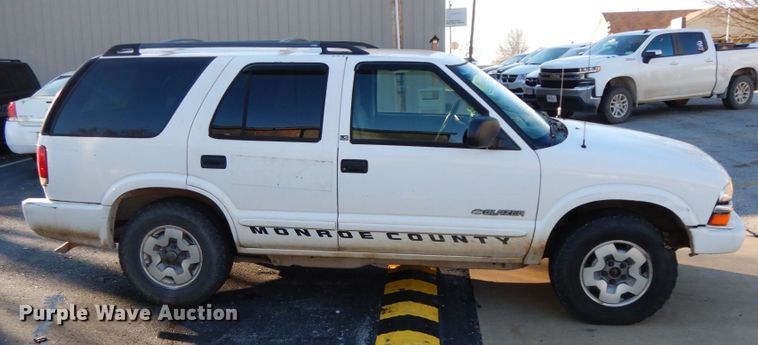 image for item HP9111 2002 Chevrolet Blazer LS  SUV