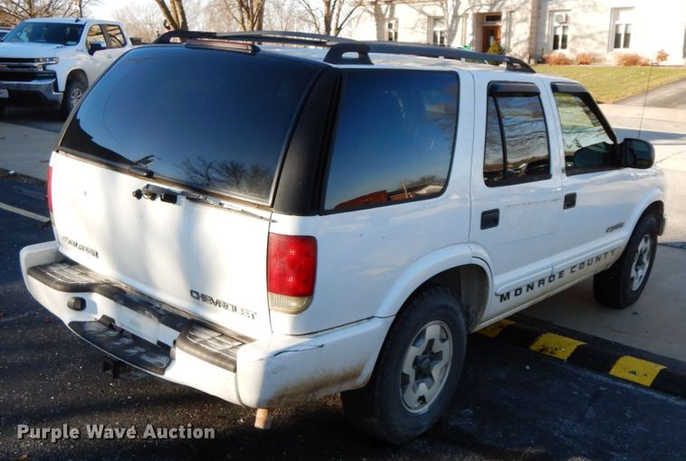 image for item HP9111 2002 Chevrolet Blazer LS  SUV