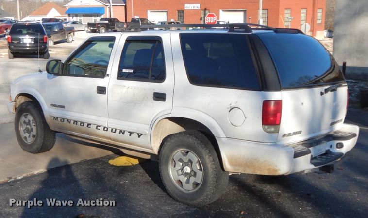 image for item HP9111 2002 Chevrolet Blazer LS  SUV