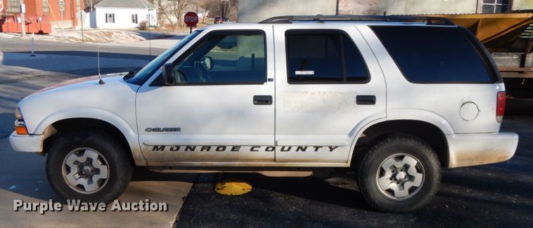 image for item HP9111 2002 Chevrolet Blazer LS  SUV