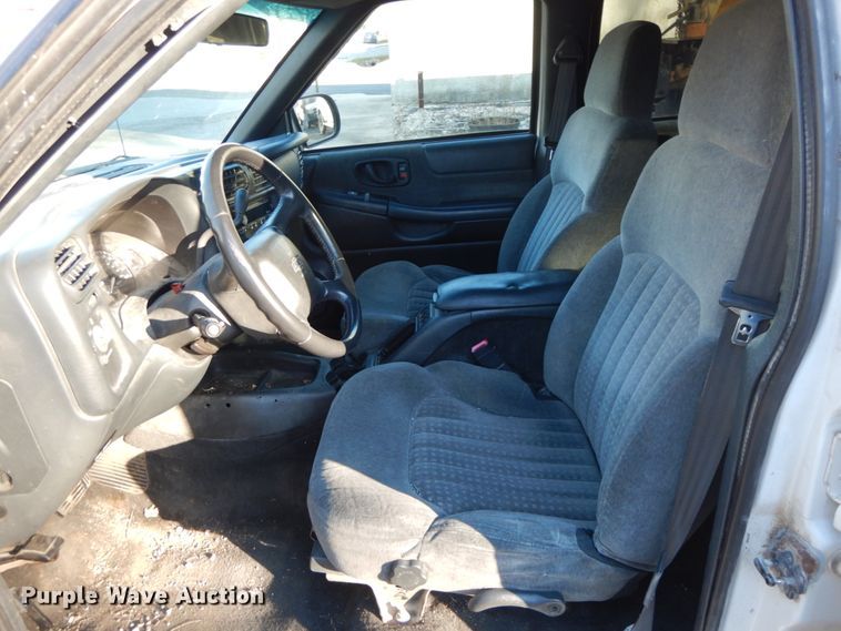 image for item HP9111 2002 Chevrolet Blazer LS  SUV