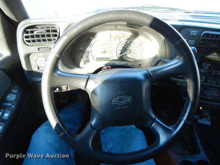 image for item HP9111 2002 Chevrolet Blazer LS  SUV