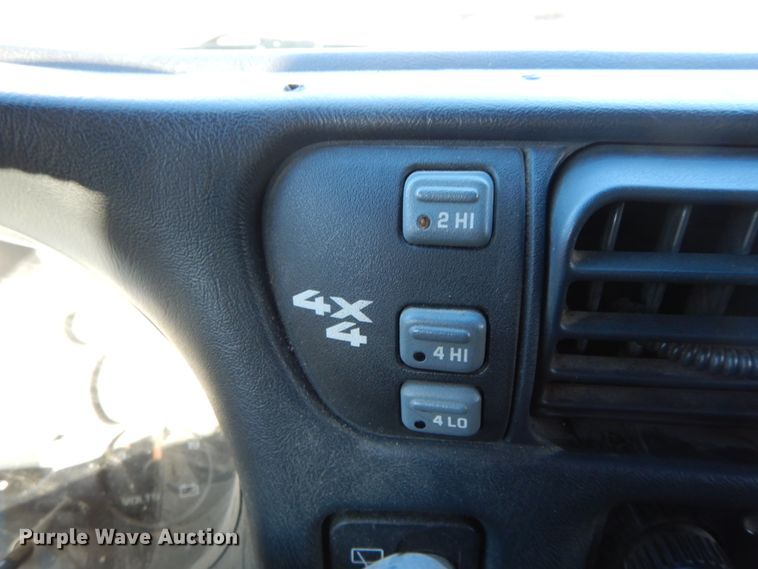 image for item HP9111 2002 Chevrolet Blazer LS  SUV