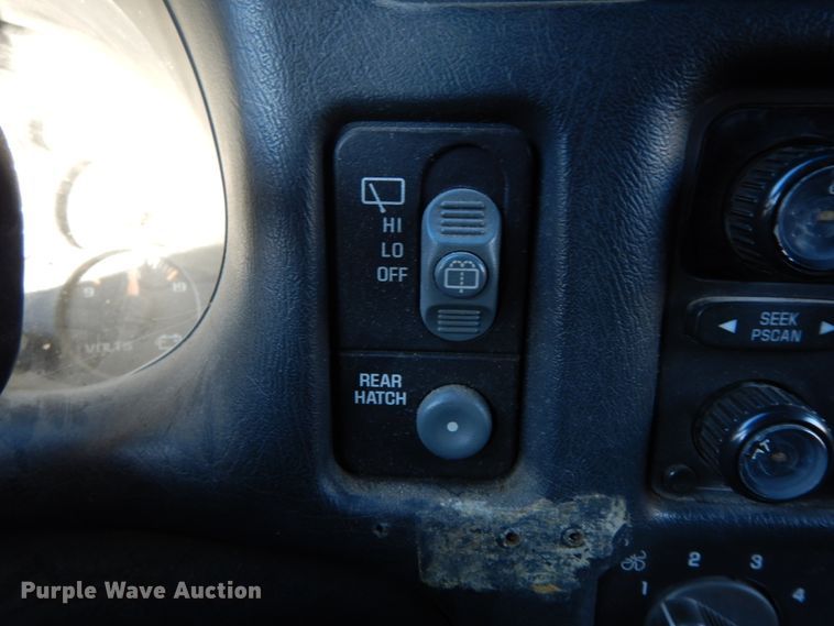 image for item HP9111 2002 Chevrolet Blazer LS  SUV