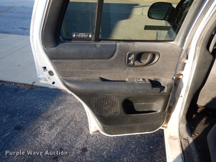 image for item HP9111 2002 Chevrolet Blazer LS  SUV