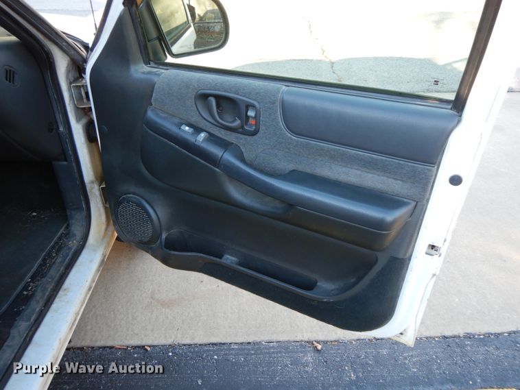 image for item HP9111 2002 Chevrolet Blazer LS  SUV