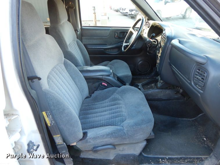 image for item HP9111 2002 Chevrolet Blazer LS  SUV