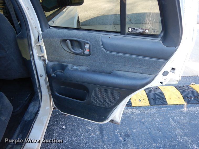 image for item HP9111 2002 Chevrolet Blazer LS  SUV