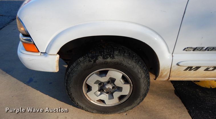 image for item HP9111 2002 Chevrolet Blazer LS  SUV