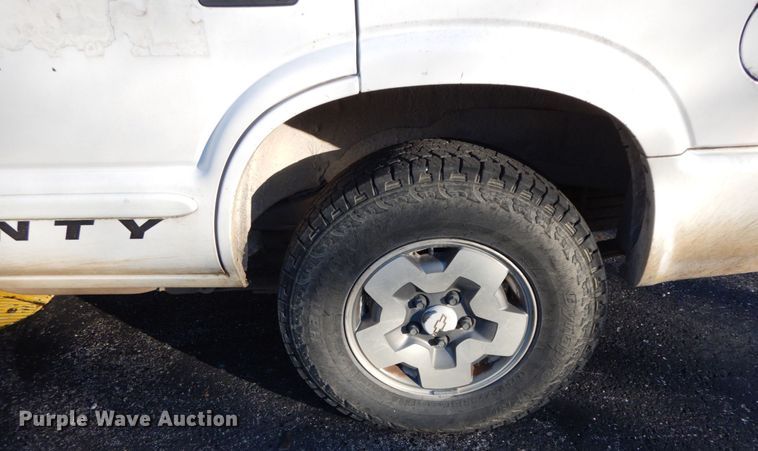 image for item HP9111 2002 Chevrolet Blazer LS  SUV