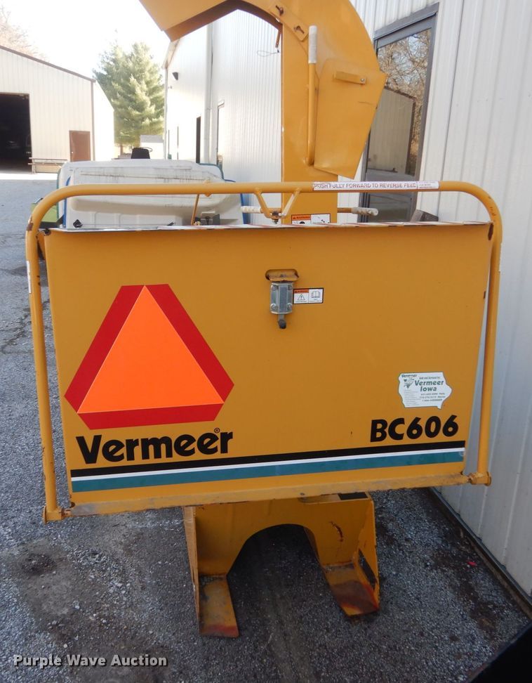 image for item HU9901 Vermeer BC606 wood chipper