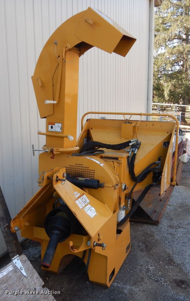 image for item HU9901 Vermeer BC606 wood chipper