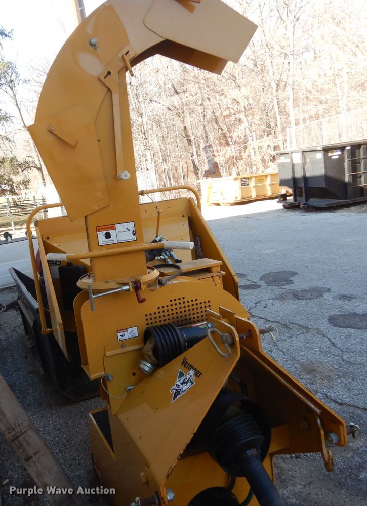 image for item HU9901 Vermeer BC606 wood chipper