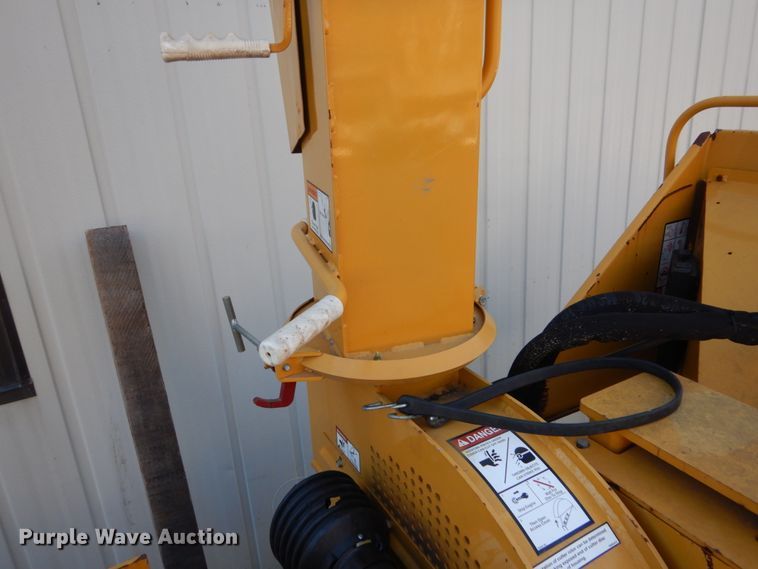 image for item HU9901 Vermeer BC606 wood chipper