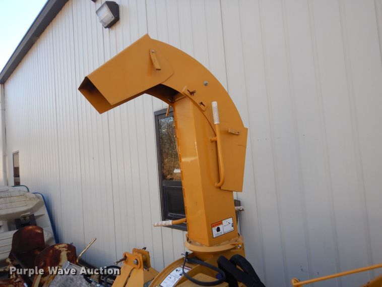 image for item HU9901 Vermeer BC606 wood chipper