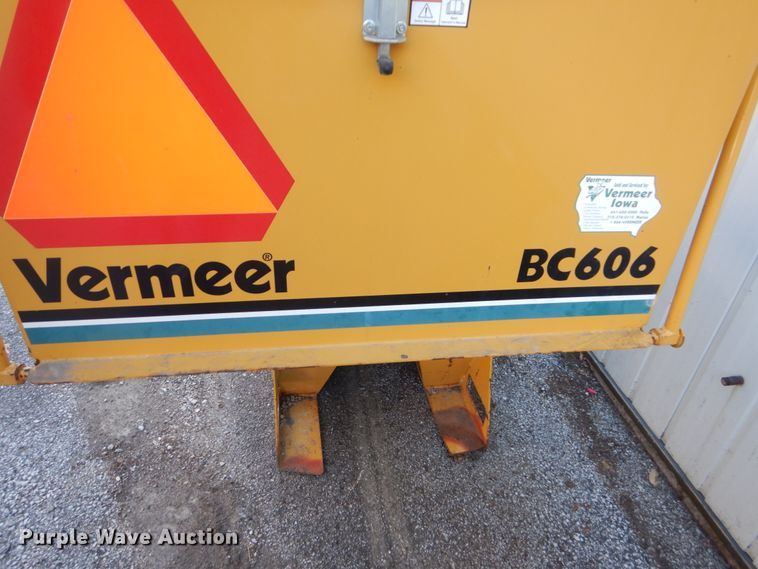 image for item HU9901 Vermeer BC606 wood chipper