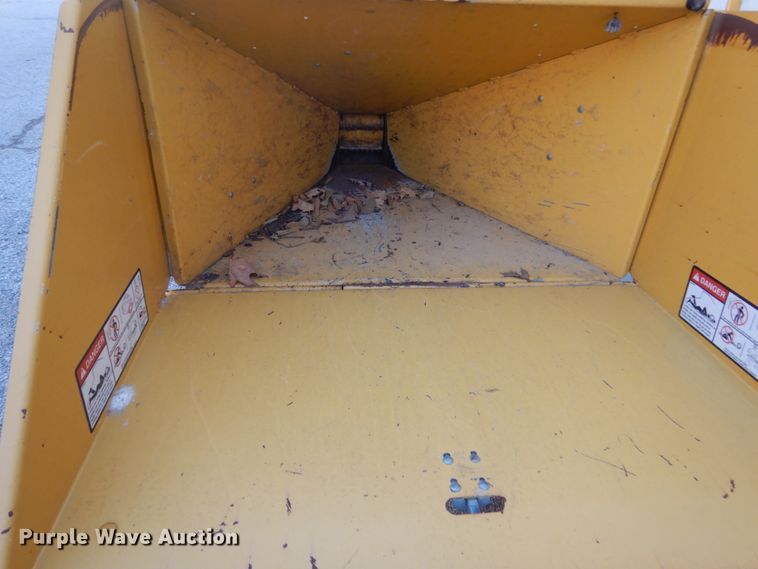 image for item HU9901 Vermeer BC606 wood chipper