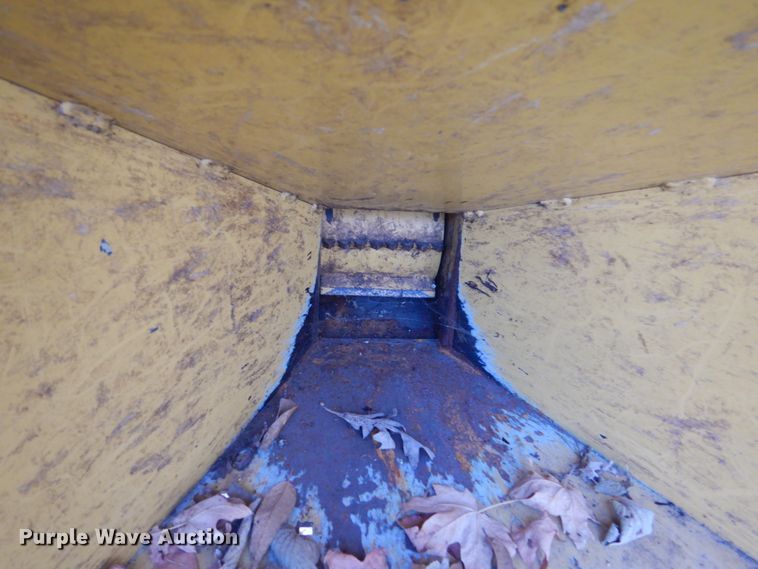 image for item HU9901 Vermeer BC606 wood chipper