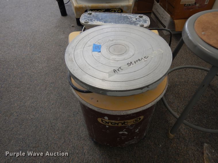 image for item HU9918 (3) pottery wheels