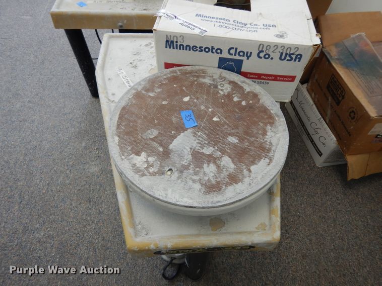 image for item HU9918 (3) pottery wheels