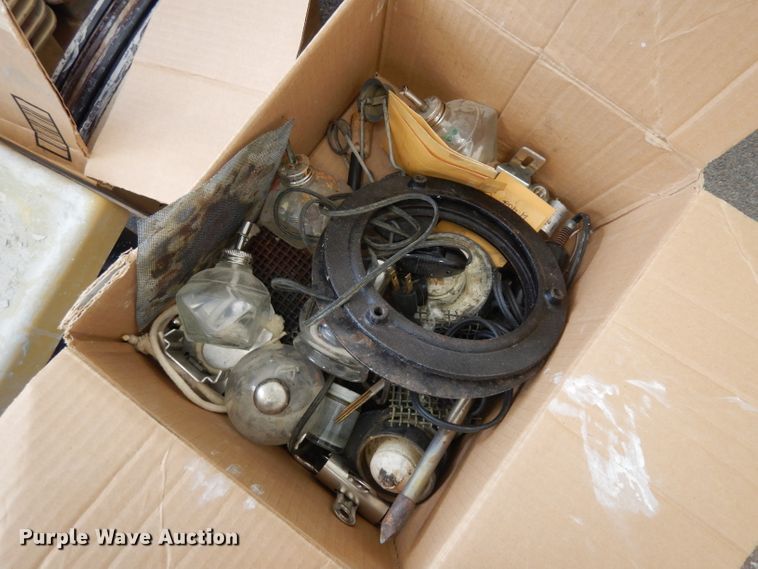 image for item HU9918 (3) pottery wheels