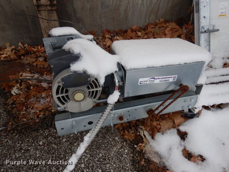 image for item HU9965 Overhead door