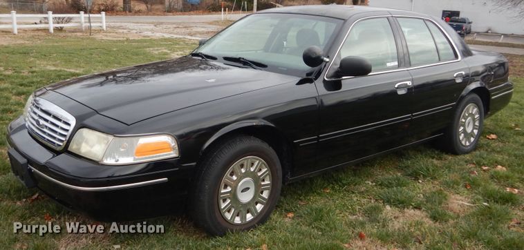 image for item HV9561 2004 Ford Crown Victoria Police Interceptor