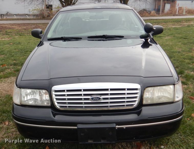 image for item HV9561 2004 Ford Crown Victoria Police Interceptor