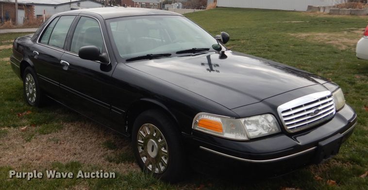 image for item HV9561 2004 Ford Crown Victoria Police Interceptor
