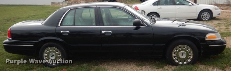 image for item HV9561 2004 Ford Crown Victoria Police Interceptor