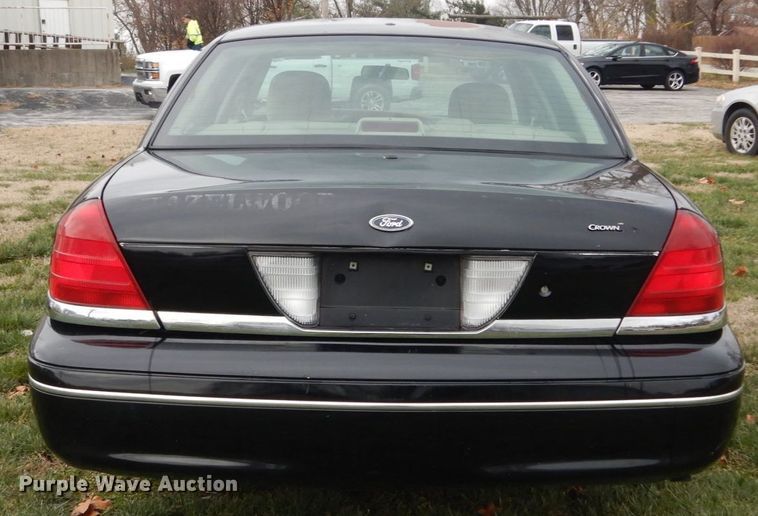 image for item HV9561 2004 Ford Crown Victoria Police Interceptor