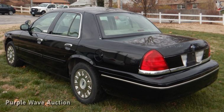 image for item HV9561 2004 Ford Crown Victoria Police Interceptor