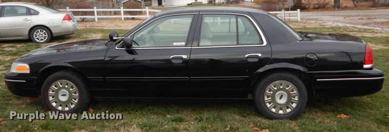 image for item HV9561 2004 Ford Crown Victoria Police Interceptor