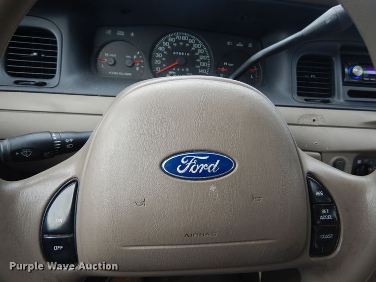 image for item HV9561 2004 Ford Crown Victoria Police Interceptor