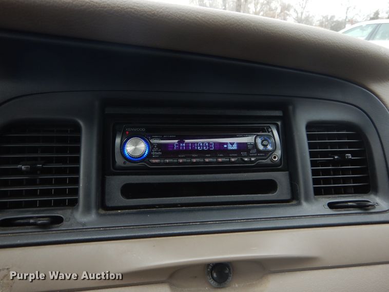 image for item HV9561 2004 Ford Crown Victoria Police Interceptor