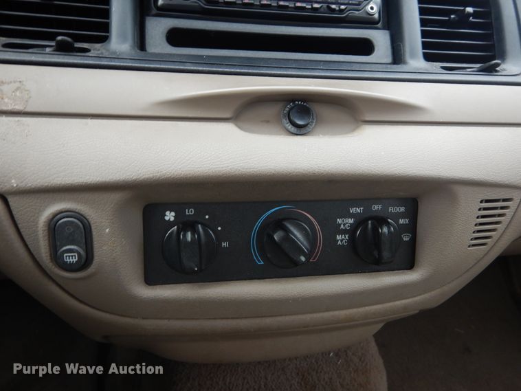 image for item HV9561 2004 Ford Crown Victoria Police Interceptor