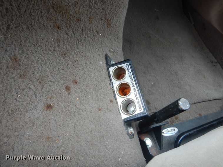 image for item HV9561 2004 Ford Crown Victoria Police Interceptor