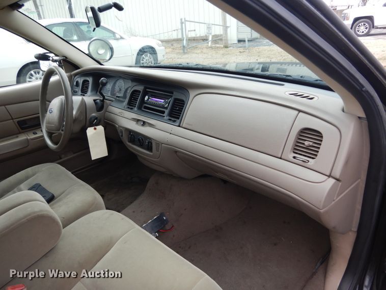 image for item HV9561 2004 Ford Crown Victoria Police Interceptor