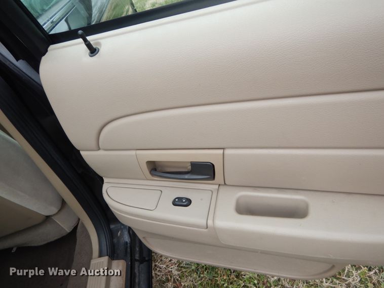 image for item HV9561 2004 Ford Crown Victoria Police Interceptor