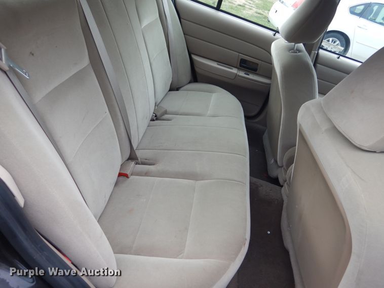 image for item HV9561 2004 Ford Crown Victoria Police Interceptor